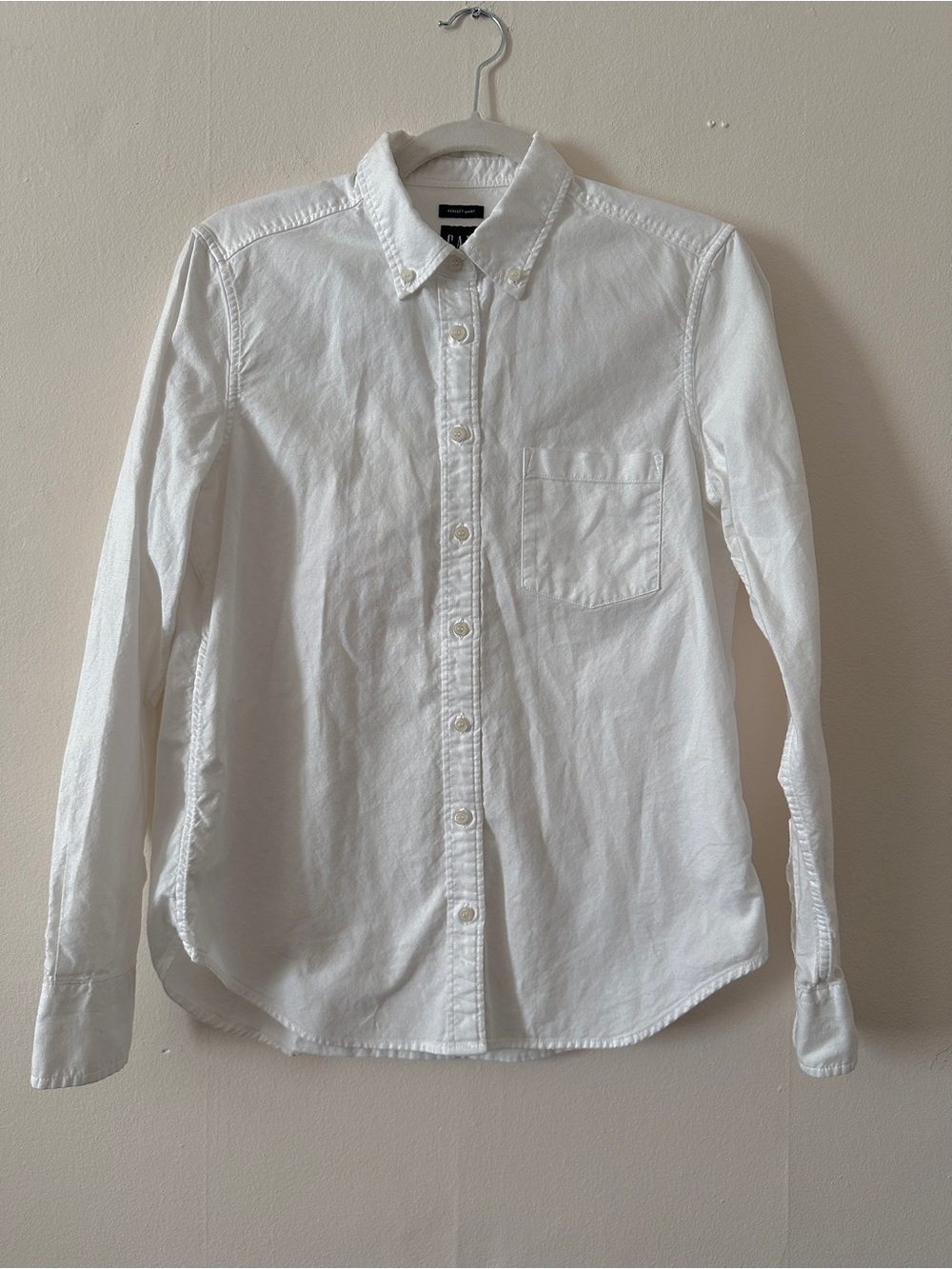 GAP Women's Perfect Shirt White Long-Sleeve Button-Down 100% Cotton Shirt